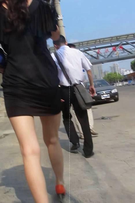 [大忽悠买丝袜街拍视频]ID0265 2012 8.8更新-175CM超长腿包臀黑裙模特和二男准备玩3P