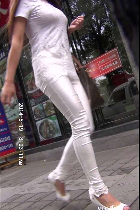 [街拍客视频]jx0155 穿白色高跟鞋紧身皮裤的美少妇
