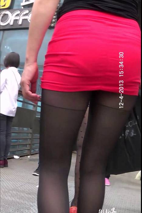 [街拍客视频]jx0354 红色超短裙黑丝高跟丰满少妇