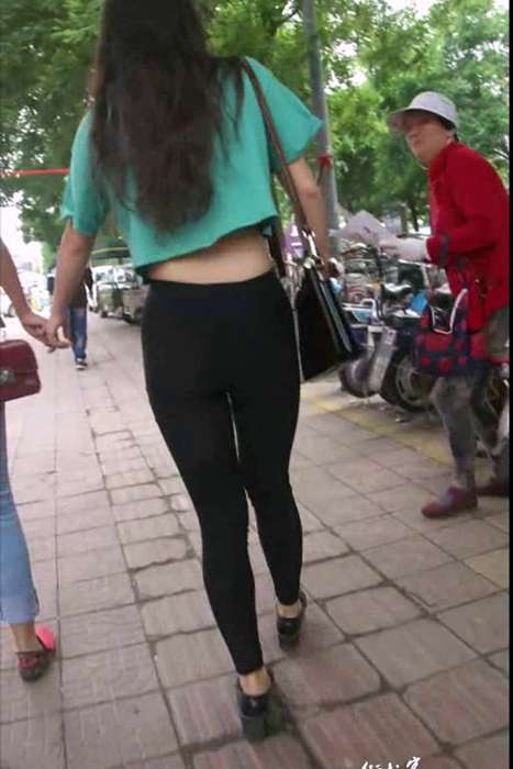 [街拍客视频]jx0700 黑色紧身裤露脐装极品美女
