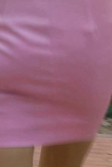 [街拍视频]00170风骚熟妇桃红连衣裙翘臀诱惑