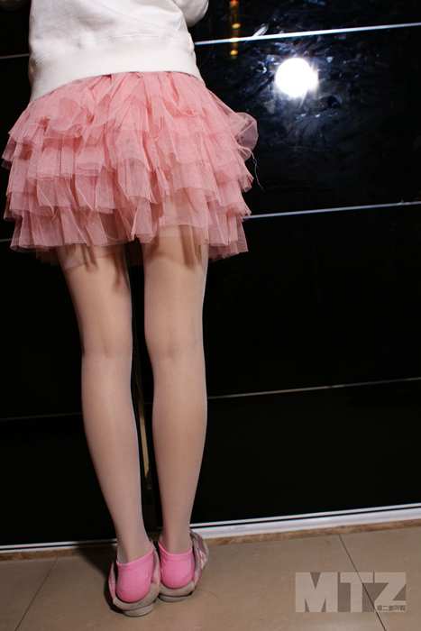 MTZ美腿志ID013 一直用粉色美腿诱惑我们的(杂志原片)运动鞋系列