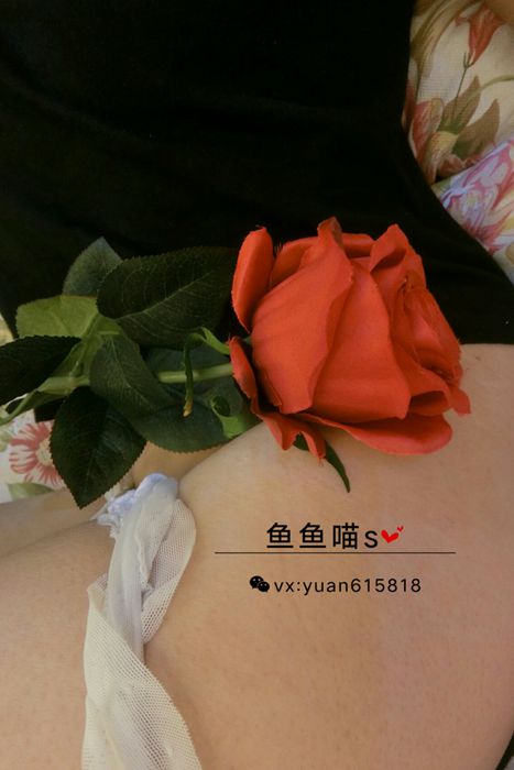 [鱼鱼喵s]ID0034.61p+4v玫瑰花100元--性感提示：摸胸情趣制服美眉私拍催情助兴腿模偷情装魅惑文胸娇娘黑丝娇艳欲滴迷离眼神适合夜店热裤小护士令人迷醉骚货热辣成熟多姿御姐